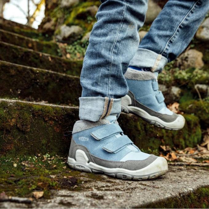 negro-azul mykonos chukka con doble tira y nudo pequeño Keen2P80557