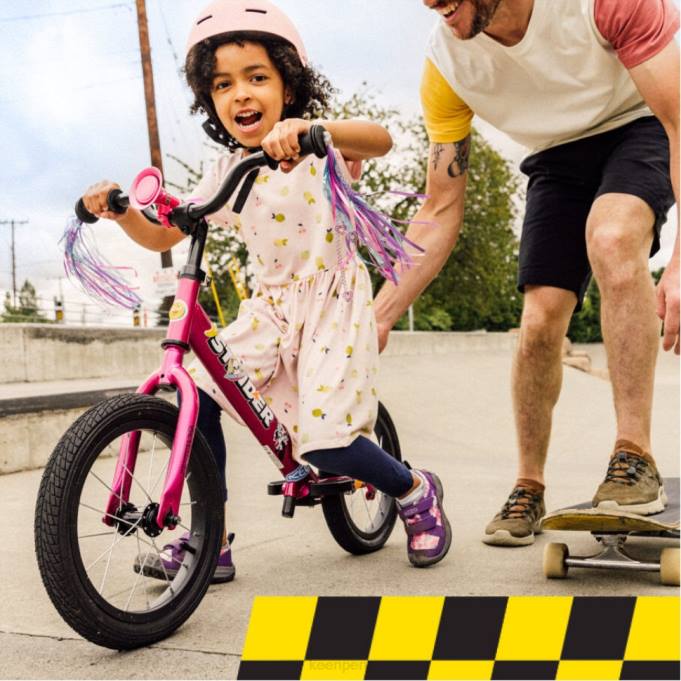 negro-plata pequeño 'perro veloz' Keen2P80559